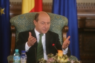 Băsescu: Dacă nu reducem salariile, în 2011 vom contracta un nou credit