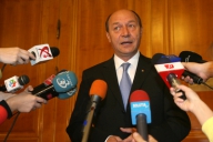 Băsescu: „Trebuie să împrumutăm 5 miliarde de euro, în afara banilor de la FMI”