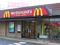 Vopsea toxică: McDonald’s retrage paharele Shrek