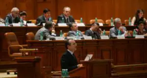 Guvernul Boc rămâne