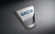 Până la 200 de autoturisme Dacia, distruse în accidentul feroviar din Austria