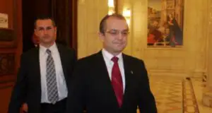 În 20% din cazuri, persoane cu „maşini şi case de lux” primesc ajutoare
