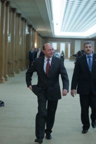 Băsescu a promulgat Legile austerităţii