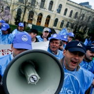 România va reuşi să iasă din recesiune în al doilea semestru din 2011