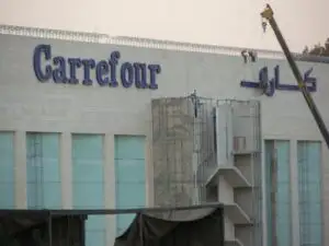 Carrefour părăseşte „Ţara Cantoanelor”