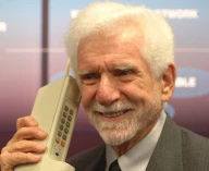 Află ce telefon are Martin Cooper, inventatorul celularului