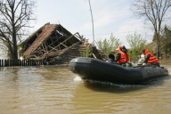 Boc: Inundaţiile au produs pagube de sute de milioane euro