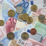 Cursul de schimb a coborât până la un minim de 4,2600 – 4,2620 lei/euro