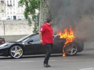Ferrari 458 Italia, în flăcări la Paris