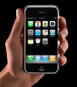 Apple iPhone, disponibil în orice reţea GSM