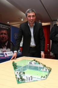 Hagi a luat 4 milioane euro de la BRD pentru a finanţa Academia de Fotbal