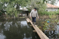 Aproape un million de români trăiesc în zone cu risc ridicat de inundaţii