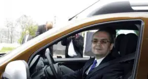 Boc a testat centura Lugojului cu un pahar de apă pe bordul unei Dacii Duster