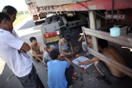Mii de şoferi, blocaţi de zece zile în trafic pe o autostradă din China