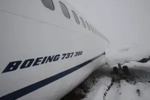 UPDATE: Patru aeronave Tarom ar trebui verificate