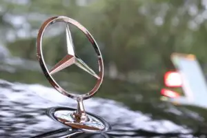 Chinezii umflă profitul Mercedes