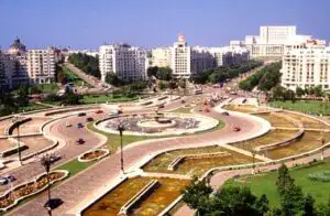 Bucureştenii îşi iubesc oraşul pentru oportunităţile de carieră