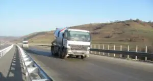 Investitorii: Faceţi-vă drumuri că altfel vă ocolim