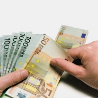 Leul a pierdut din avansul de dimineaţă, iar cursul BNR a coborât la 4,2394 lei/euro