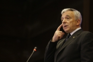 Ce a făcut guvernatorul Mugur Isărescu cu primul său salariu