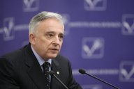 Isărescu: Nu este suficient să ai intenţii bune şi să vorbeşti bine la televizor