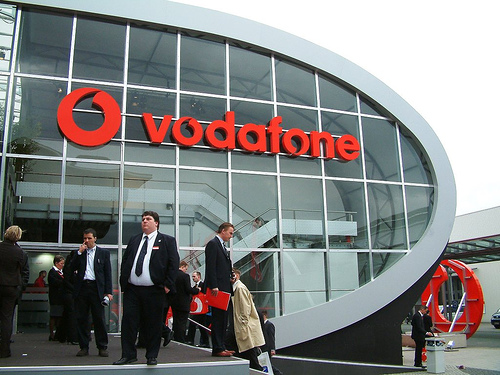 Vodafone a achiziţionat operaţiunile postpaid ale Petrocom D&V