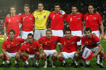 Suporterii austrieci încearcă retragerea echipei naţionale de la Euro 2008