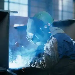 Producţia industrială a crescut cu 6% în perioada ianuarie-august 2007
