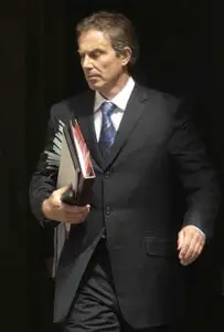 Tony Blair îşi publică memoriile pe milioane bune de dolari