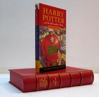 Un exemplar din prima ediţie a colecţiei Harry Potter costă cât un SUV