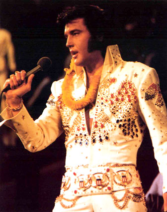 Elvis ocupă prima poziţie în topul celor mai bine plătite vedete decedate