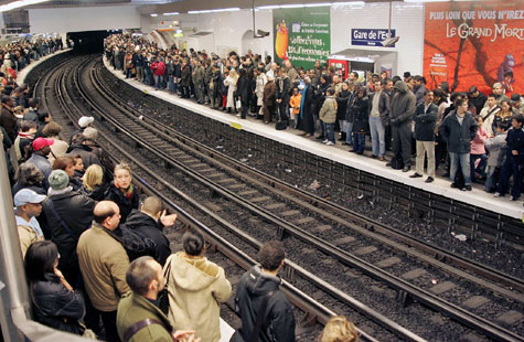 Franţa pierde zilnic 400 de milioane de euro din cauza grevei din sectorul public de transporturi
