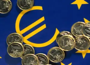 Producţia industrială din zona euro scade