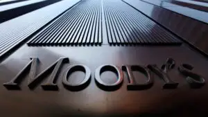 Moody’s retrogradează 28 de bănci spaniole