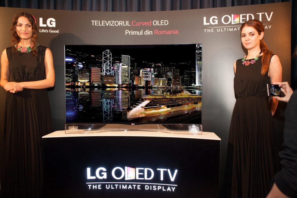 LG vrea să vândă peste 1.000 de televizoare cu ecran curbat. Preţul unui model: 9.000 de euro