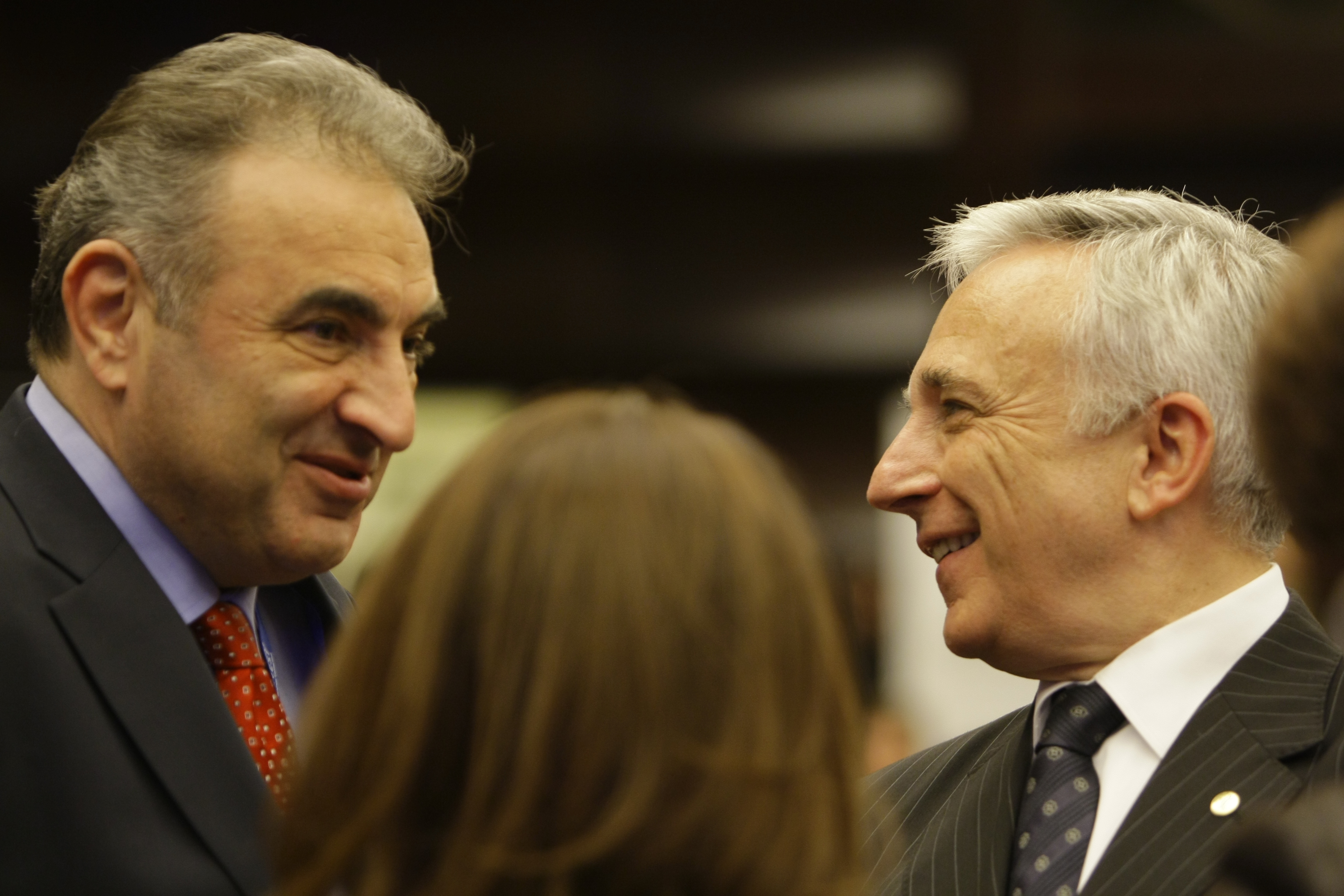 BNR rămâne îngrijorată de inflaţia importată, însă evită comentariile despre Grecia