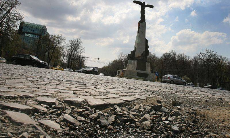 SUNTEM ÎN URMĂ: 4 din 5 trotuare din România sunt amenajate cu beton sau asfalt