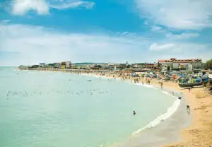 Peste 11.000 de români se vor duce la mare în septembrie și octombrie