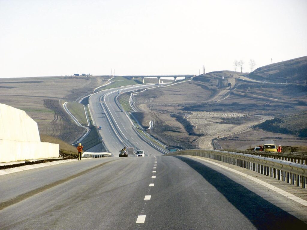 Țara în care Bechtel construiește autostrada într-un ritm amețitor