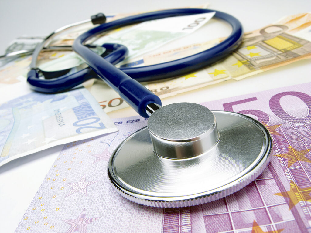 Preşedintele Asociaţiei Pacienţilor: banii tăiaţi de la Sănătate merg la „baroniada locală”