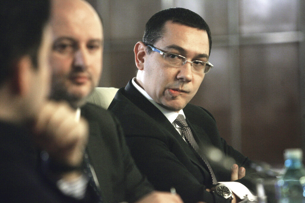 Premierul Victor Ponta acuza presa că dezinformează