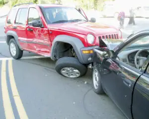 Minus în asigurări: Asigurări auto mai scumpe cu 10% și business în scădere cu 5%