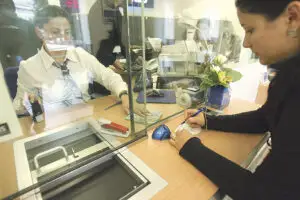 Valoarea totală a restanţelor firmelor şi populaţiei la bănci a urcat la peste 33,350 miliarde lei, în august