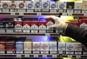 Veste proastă pentru fumători: se scumpesc ţigările