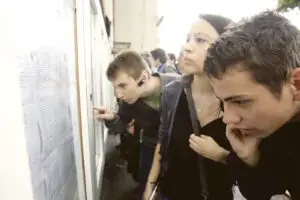 Confuzia generației 2011: cel mai aspru bac, cea mai ușoară admitere