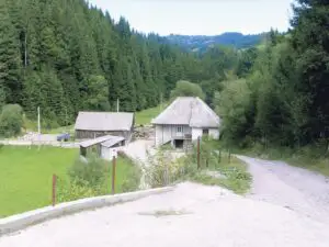 Lipsa drumurilor moderne, barieră de miliarde în turism