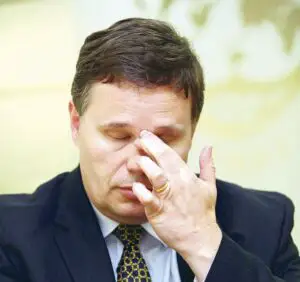 FMI: „Ne întrebăm care va fi următoarea ţară care va cădea”