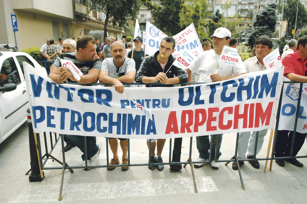 Liviu Pop: Angajaţii Oltchim vor primi vineri avansul reprezentând 40% din salariul pe august