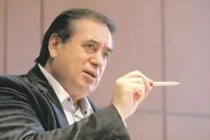 Regii pământului îşi numără profiturile