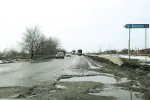 AICI SUNT BANII DUMNEAVOASTRĂ!